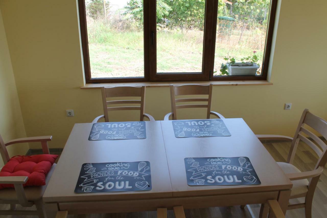 Malavi Guest House Krasen! Comfort&Clean! ภายนอก รูปภาพ