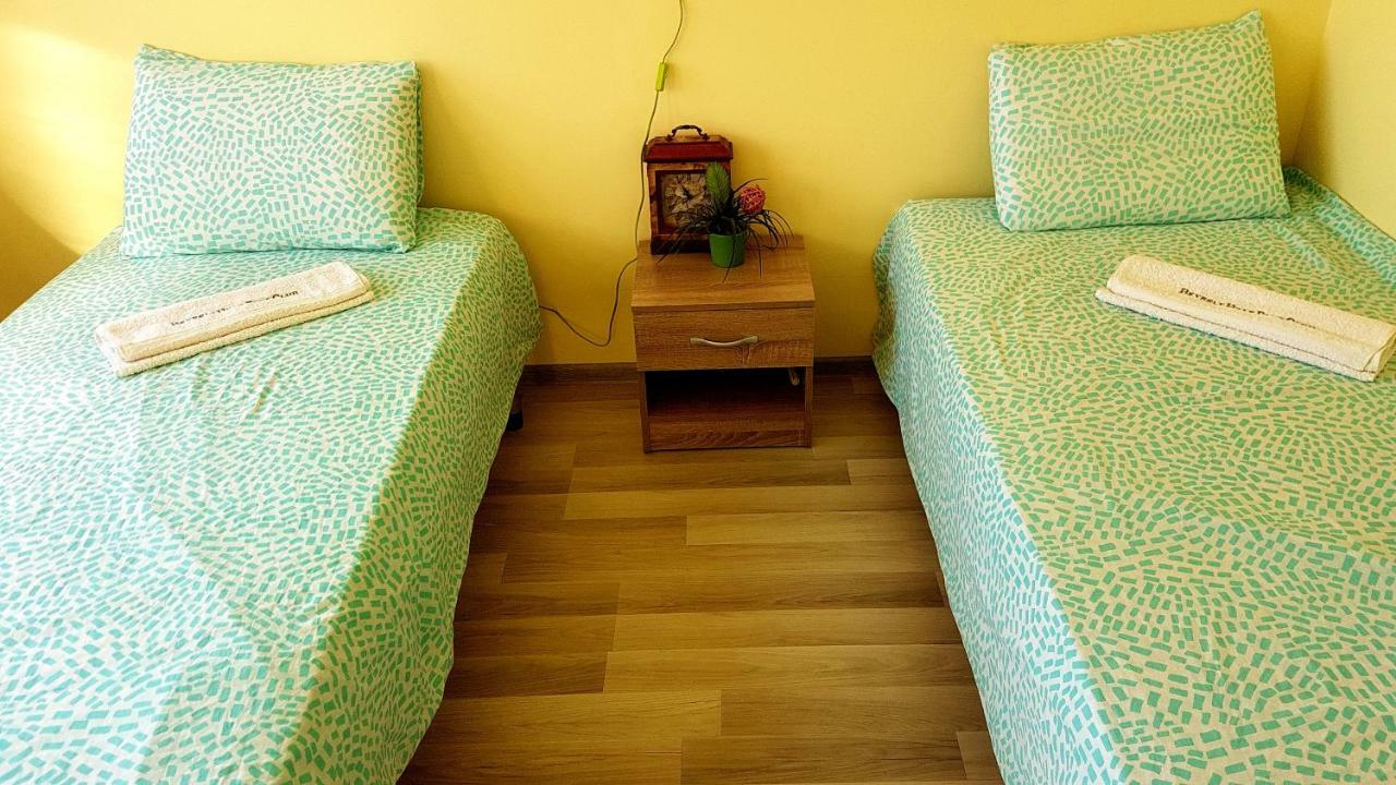 Malavi Guest House Krasen! Comfort&Clean! ภายนอก รูปภาพ